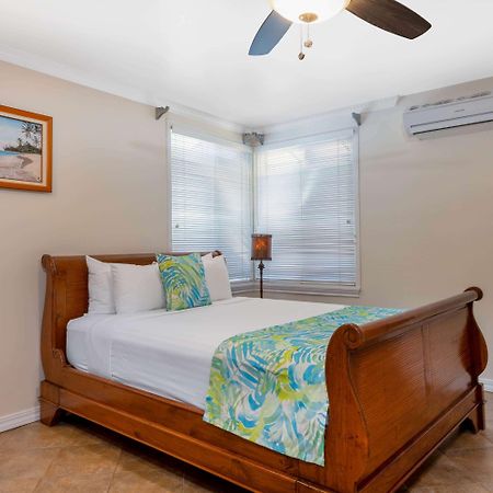 Days Inn By Wyndham Maui Oceanfront Уайлеа Екстериор снимка