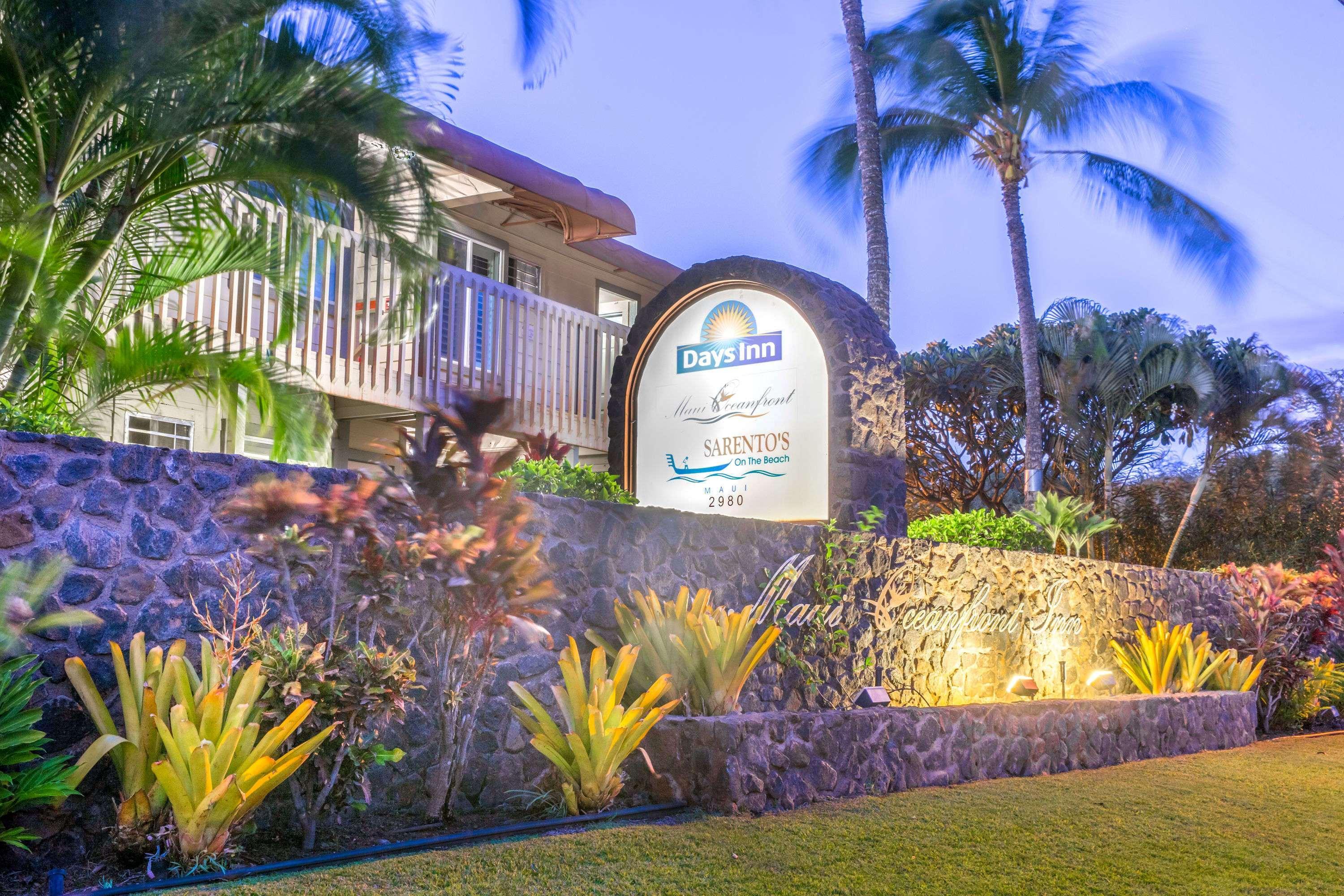 Days Inn By Wyndham Maui Oceanfront Уайлеа Екстериор снимка