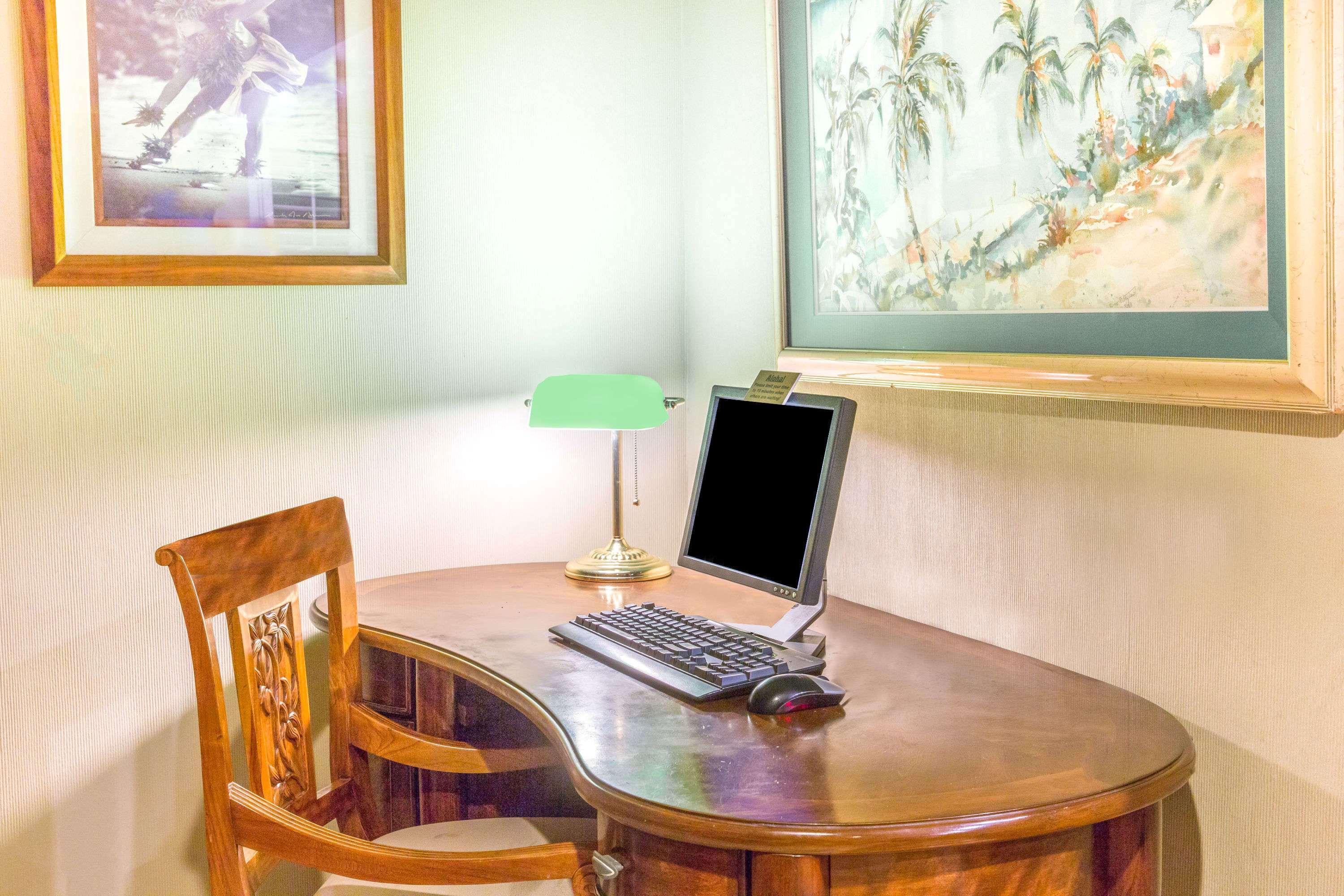 Days Inn By Wyndham Maui Oceanfront Уайлеа Екстериор снимка