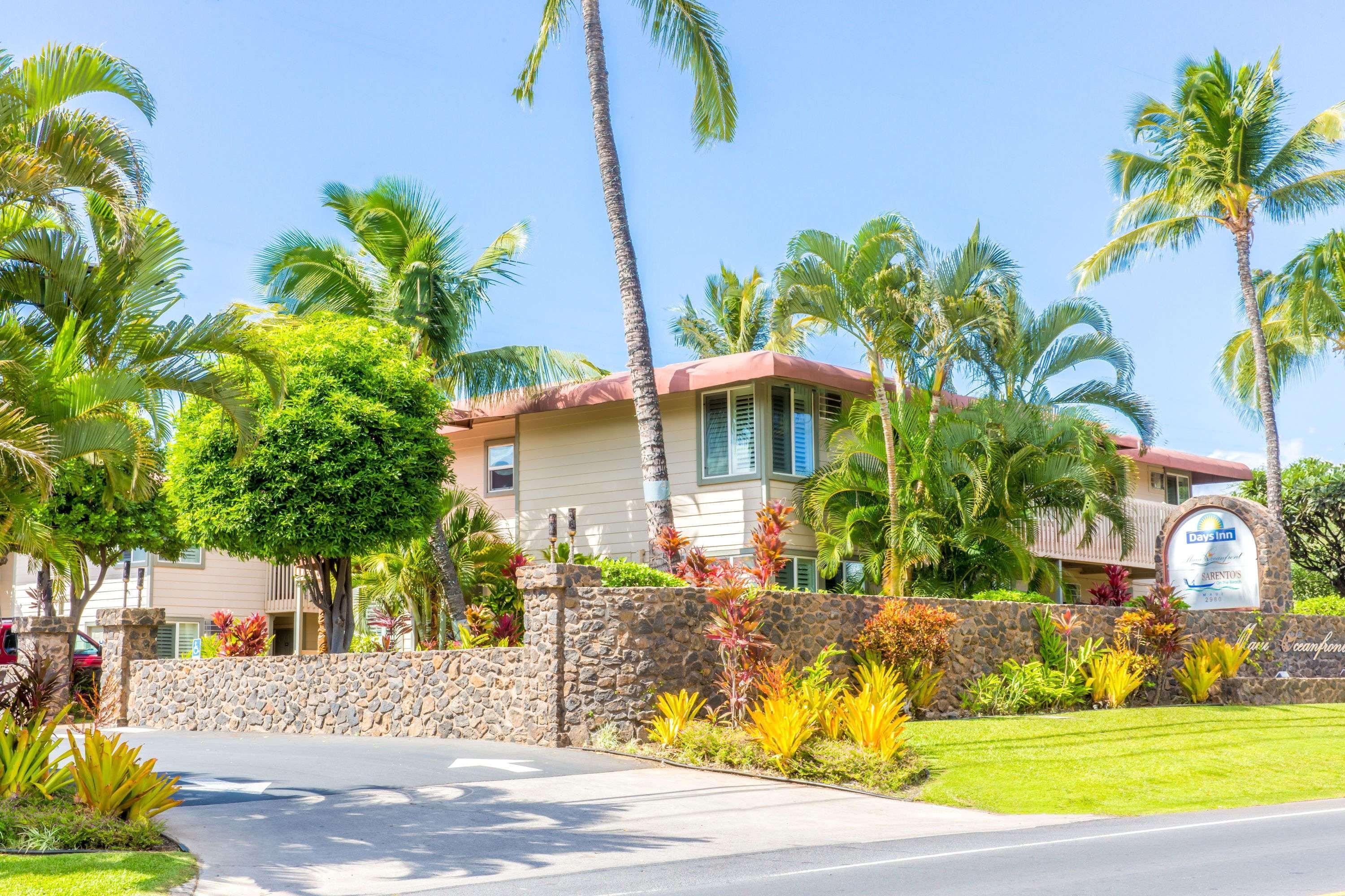 Days Inn By Wyndham Maui Oceanfront Уайлеа Екстериор снимка