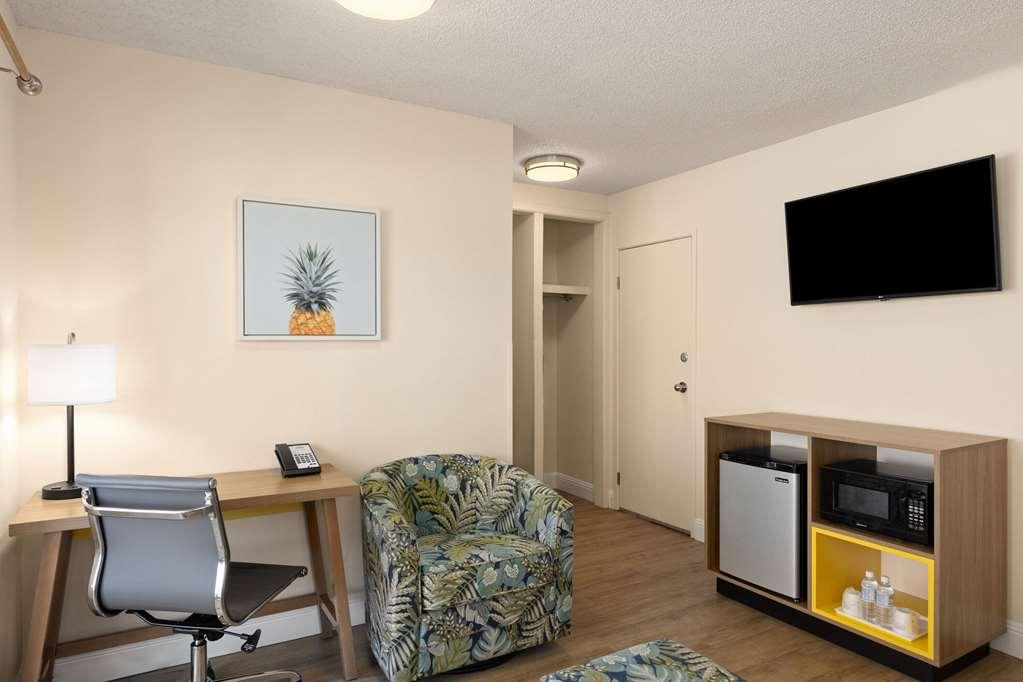 Days Inn By Wyndham Maui Oceanfront Уайлеа Стая снимка