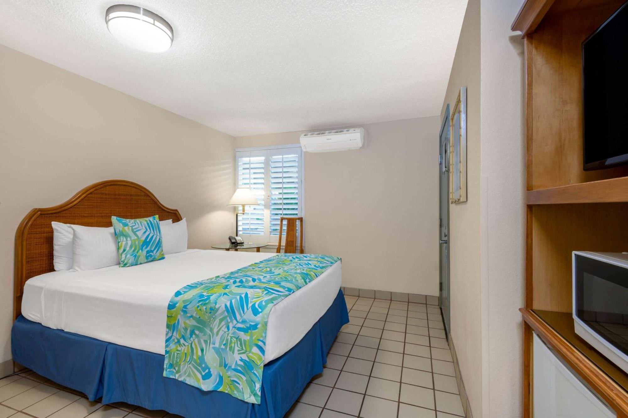 Days Inn By Wyndham Maui Oceanfront Уайлеа Екстериор снимка