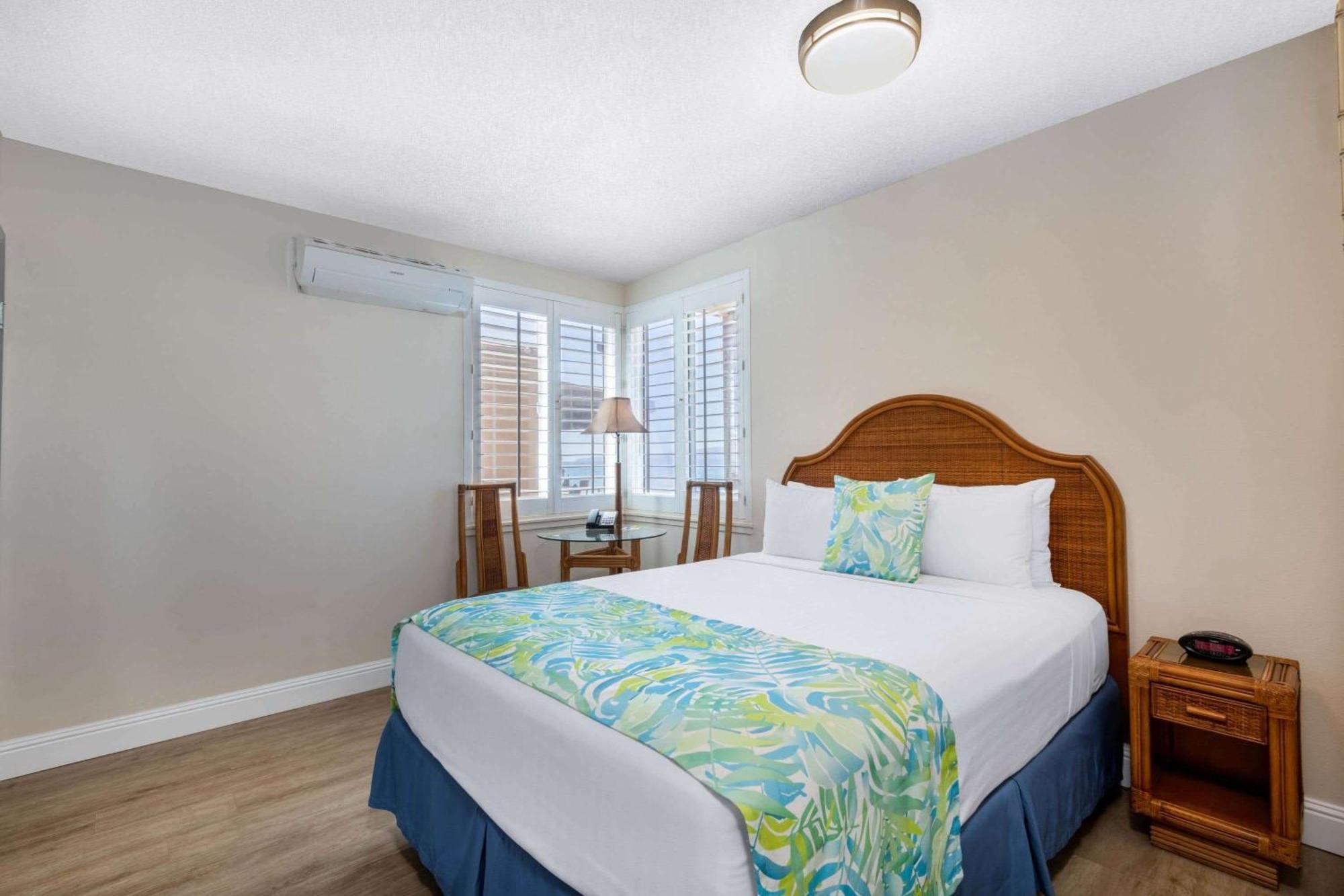 Days Inn By Wyndham Maui Oceanfront Уайлеа Екстериор снимка