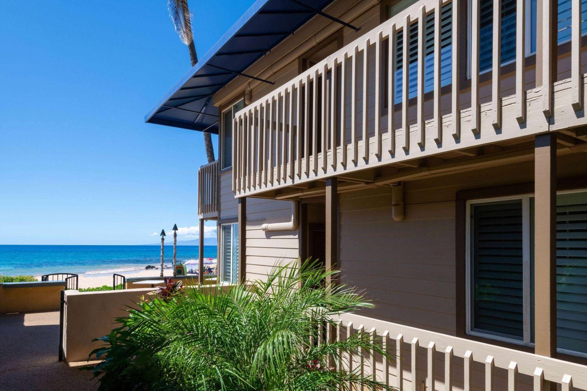 Days Inn By Wyndham Maui Oceanfront Уайлеа Екстериор снимка
