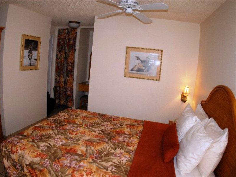 Days Inn By Wyndham Maui Oceanfront Уайлеа Екстериор снимка