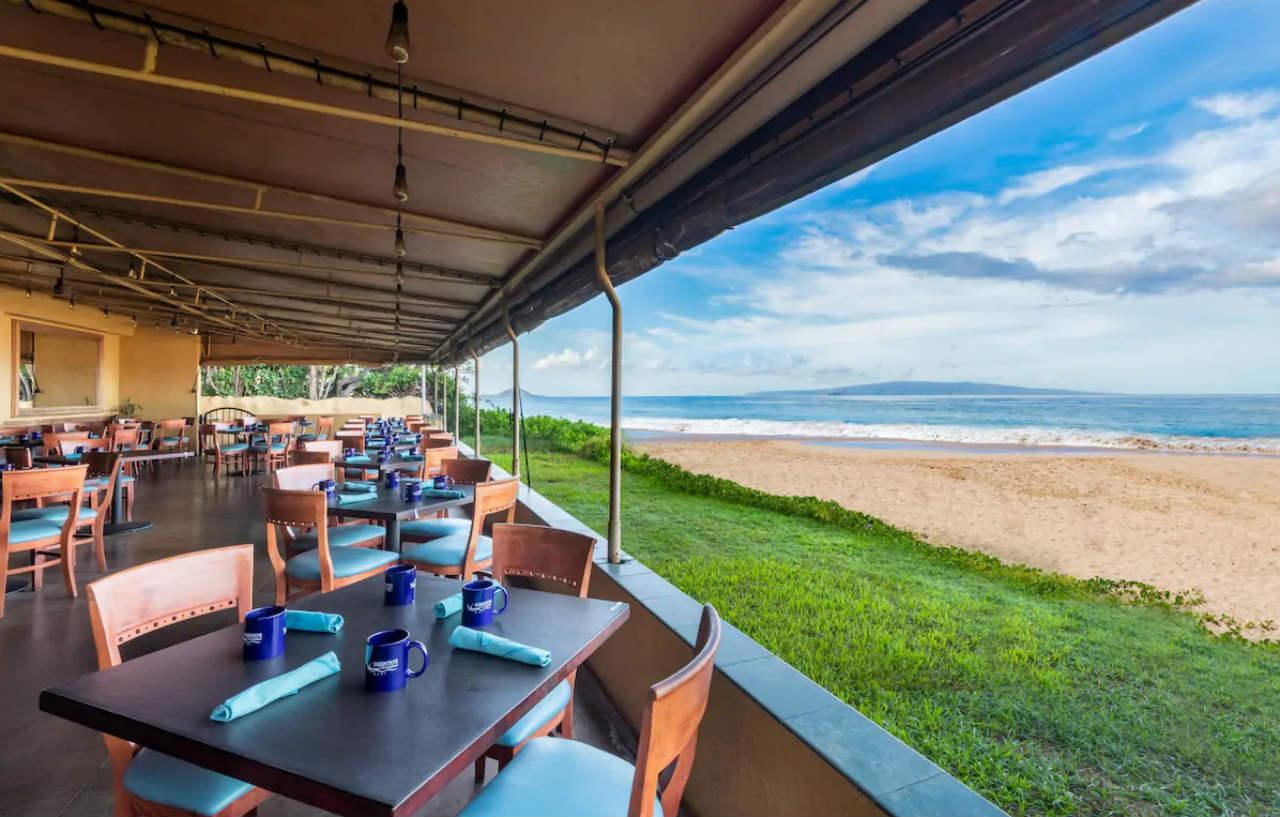 Days Inn By Wyndham Maui Oceanfront Уайлеа Екстериор снимка